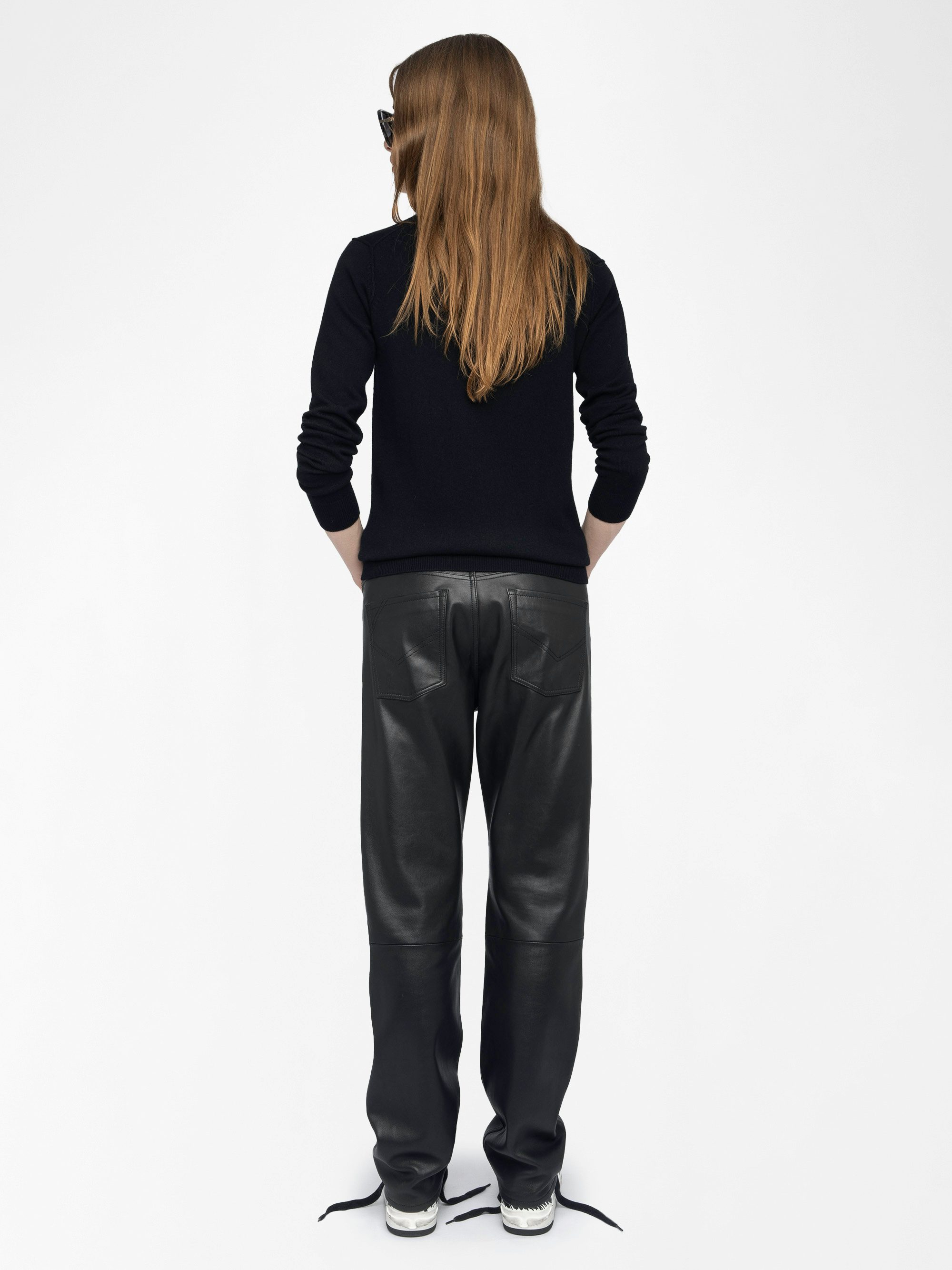 Kendy Jumper - Jumper with round neck and heart embroidery on the front.